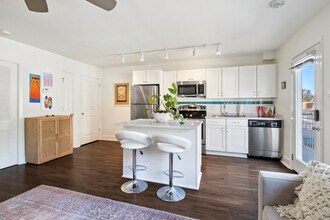 2833 St Charles Ave in New Orleans, LA - Building Photo - Building Photo