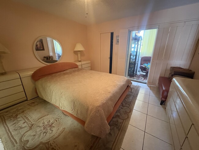 202 Greenbrier C in West Palm Beach, FL - Building Photo - Building Photo