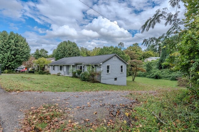 500 E Ford Valley Rd in Knoxville, TN - Building Photo - Building Photo