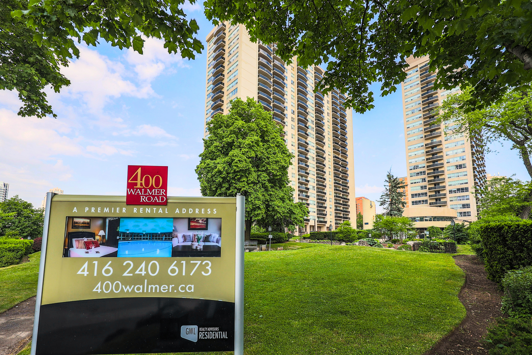 400 Walmer Road in Toronto, ON - Building Photo