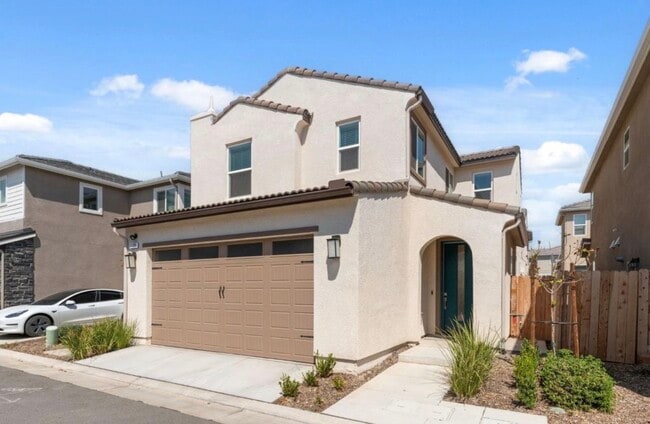 property at 1109 Royalty Way W
