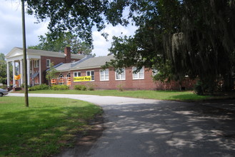 5715 Skidaway Rd in Savannah, GA - Foto de edificio - Building Photo