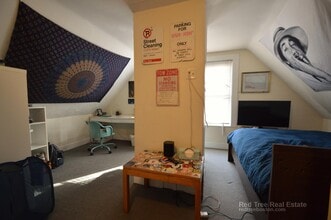 21 Pratt St, Unit 2 in Boston, MA - Foto de edificio - Building Photo