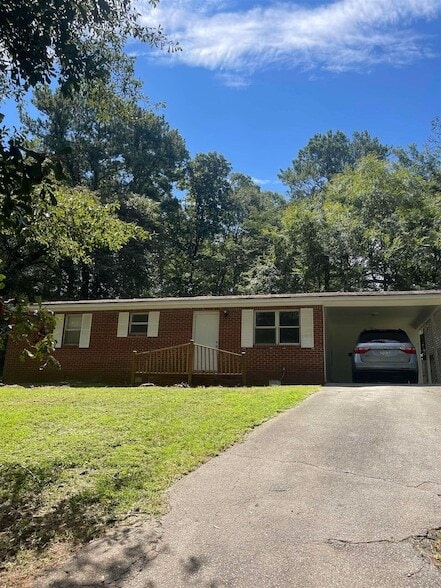 44 Armstead Dr in Stockbridge, GA - Foto de edificio - Building Photo