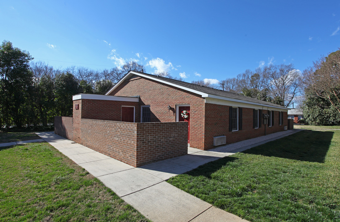 Lomax Gardens in Charlotte, NC - Building Photo