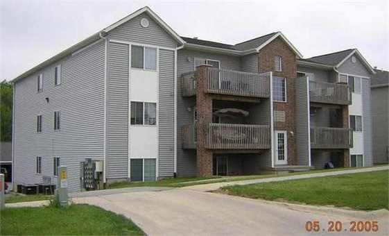 591 Potter St in Tiffin, IA - Foto de edificio