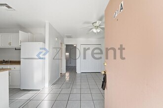 8321 W Edwards St in Peoria, AZ - Foto de edificio - Building Photo