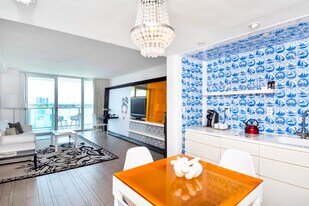 1100 West Ave, Unit Bay view balcony Suite 4 in Miami Beach, FL - Building Photo