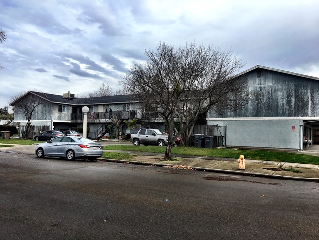 300 E. Walnut St Lodi  Apartments in Lodi, CA - Building Photo - Other