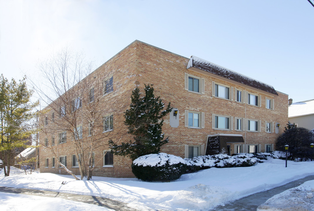 1525 Thacker St in Des Plaines, IL - Foto de edificio