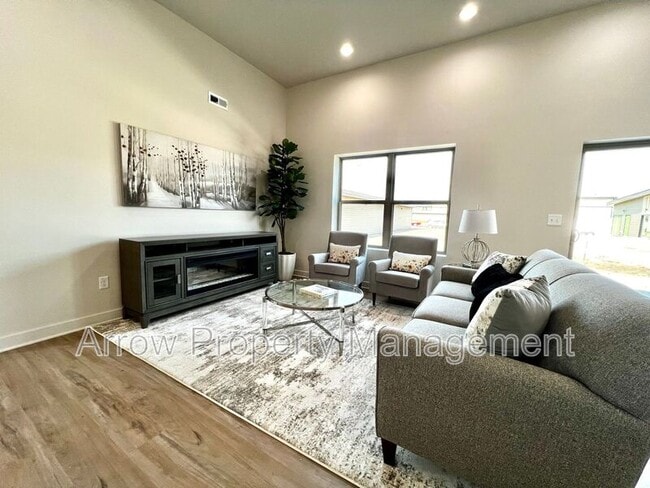 1067 Claude Rd in Grand Island, NE - Building Photo - Building Photo