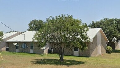 602 W Commons St in Refugio, TX - Building Photo - Building Photo