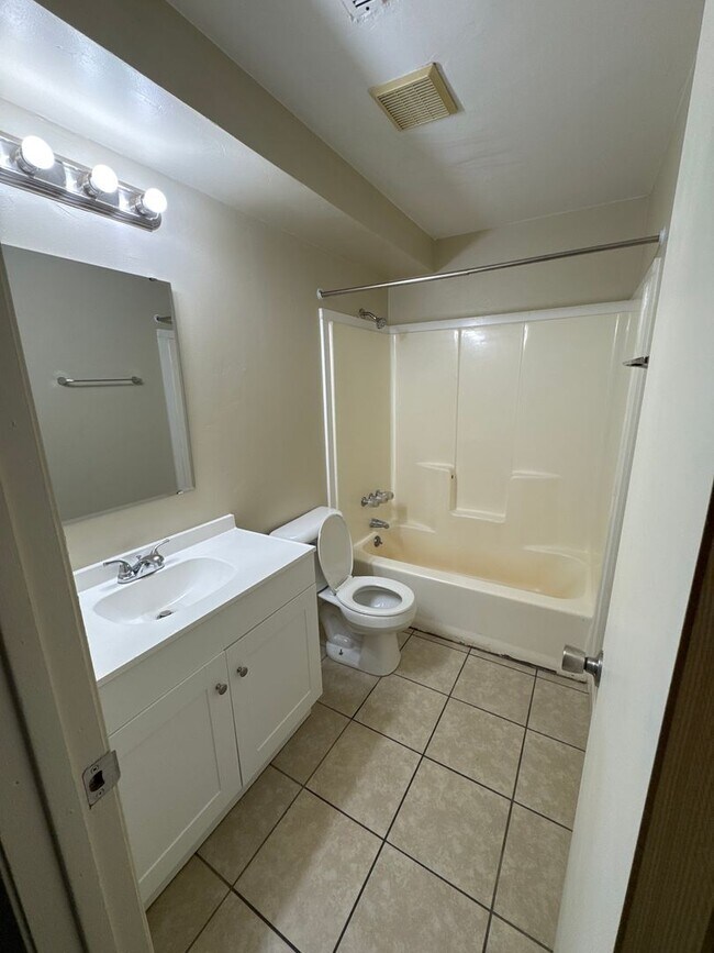 568 E 250 N in Vernal, UT - Building Photo - Building Photo