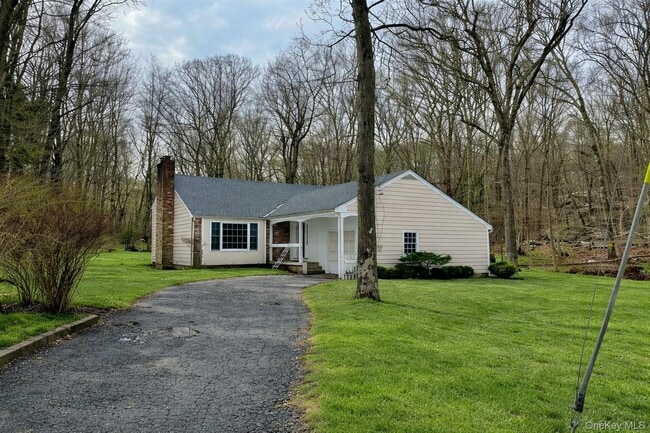 4 Briggs Ln in Armonk, NY - Building Photo - Building Photo