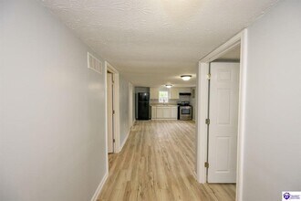 102 Crabtree Dr in Elizabethtown, KY - Building Photo - Building Photo