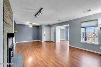 106 Frontier Way in Tinton Falls, NJ - Building Photo - Building Photo