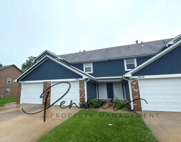 3830 SW Harbor Dr in Lee's Summit, MO - Building Photo