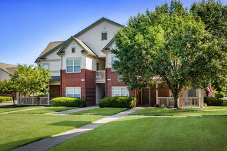 Sanctuary at Fishers in Fishers, IN - Foto de edificio - Building Photo