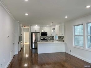 231 Cleveland Ave, Unit 1F+G in Harrison, NJ - Building Photo - Building Photo