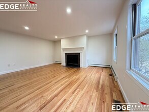 29 Cottage St in Newton, MA - Foto de edificio - Building Photo