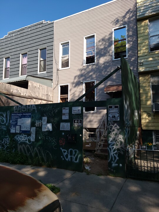 23 Weirfield St in Brooklyn, NY - Building Photo