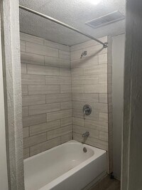 619 E Main St photo'