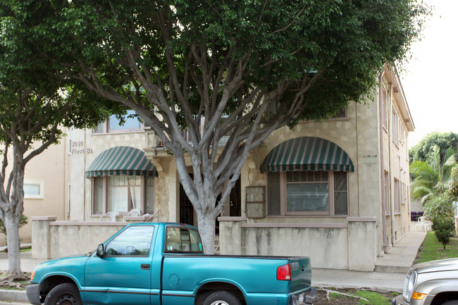 1030-1034 E 1st St in Long Beach, CA - Foto de edificio - Building Photo