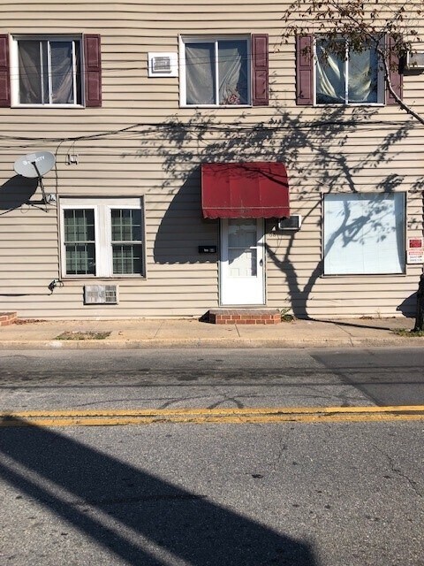 62 W Church St in Hagerstown, MD - Building Photo