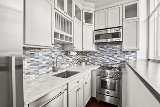 1 Landmark Sq in Port Chester, NY - Building Photo - Building Photo