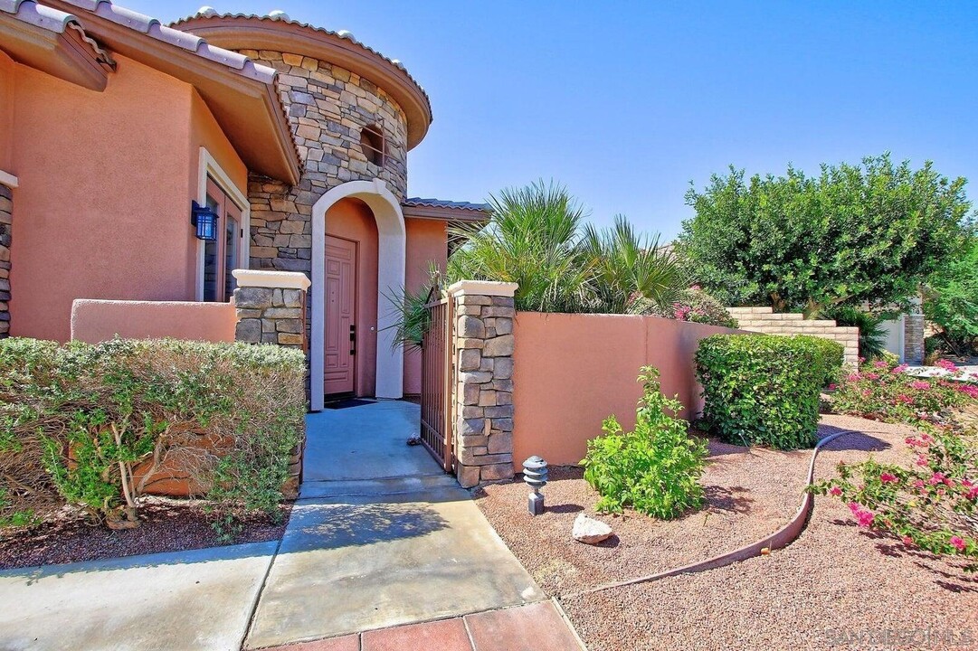 134 Via Tuscany in Rancho Mirage, CA - Foto de edificio