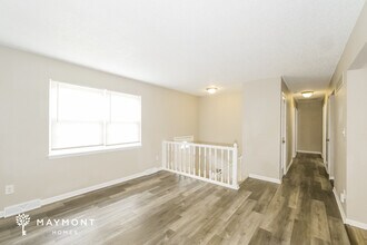 313 NE Lakeview Dr in Blue Springs, MO - Building Photo - Building Photo