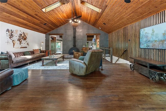 property at 2785 Osborne Rd NE