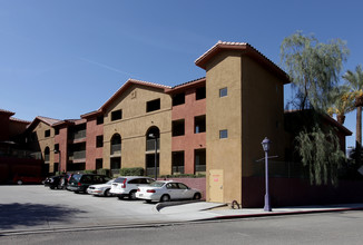 Cathedral Towne Villas in Cathedral City, CA - Building Photo - Building Photo