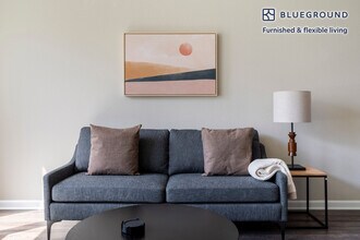 5684 Bay St in Emeryville, CA - Foto de edificio - Building Photo