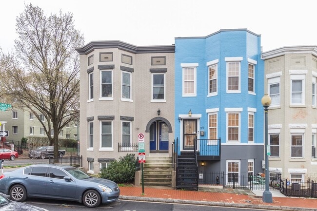 property at 37 Todd Pl NE