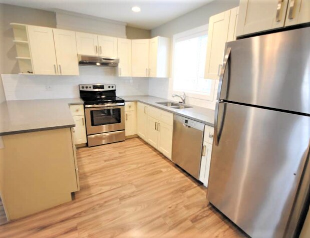 10110-10113 113 Ave NW in Edmonton, AB - Building Photo
