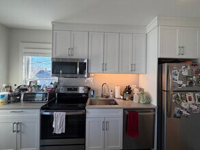 208 Banks St, Unit 3 in Cambridge, MA - Building Photo - Building Photo