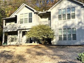 166 N Oklahoma Way in Fayetteville, AR - Building Photo