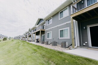 Thelin Center in Sioux Falls, SD - Foto de edificio - Building Photo