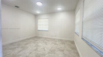 11307 Port St in Hollywood, FL - Building Photo