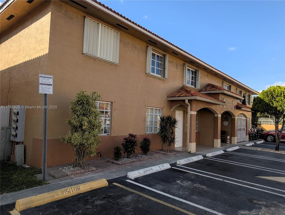2485 W 76th St-Unit -109 in Hialeah, FL - Building Photo