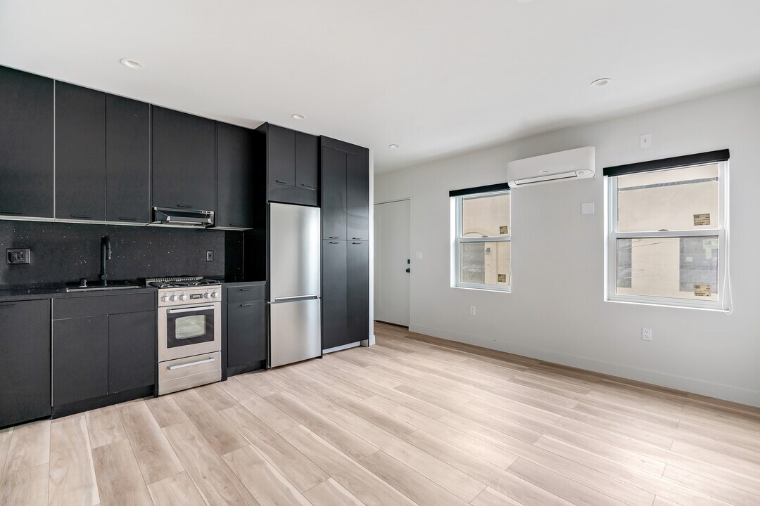 1171 S Bronson Ave in Los Angeles, CA - Building Photo