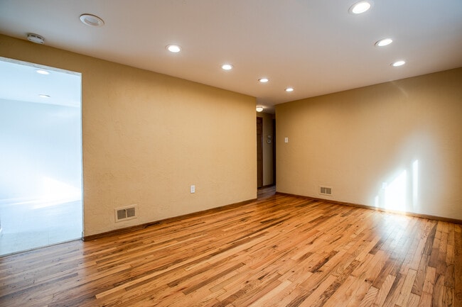 3116 Pioneer Ave, Unit 1 in Pittsburgh, PA - Building Photo - Building Photo