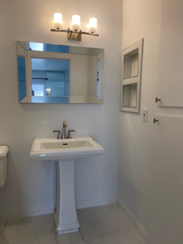 16881 Sims Lane-Unit -A in Huntington Beach, CA - Foto de edificio - Building Photo