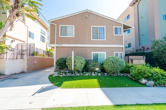 10932 Bloomfield St in North Hollywood, CA - Building Photo - Building Photo