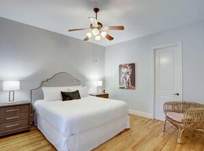 58 Briar Hollow Ln in Houston, TX - Building Photo - Building Photo