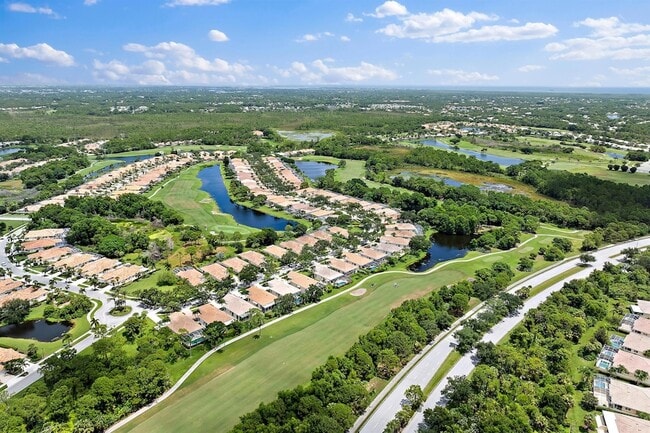 property at 8533 SE Palm Hammock Ln