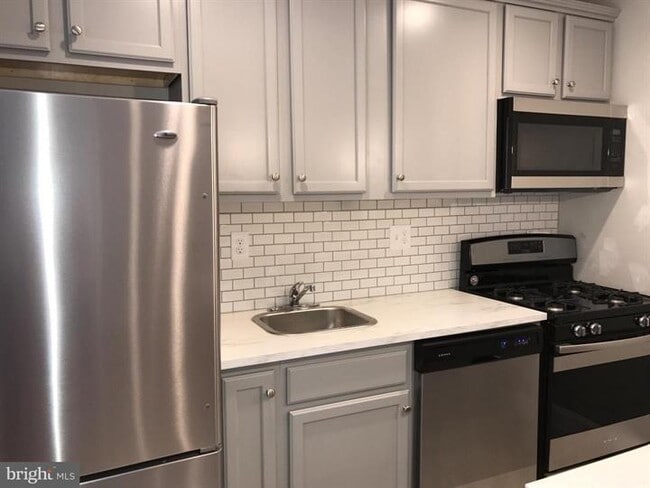 5402 Midwood Ave in Baltimore, MD - Building Photo - Building Photo