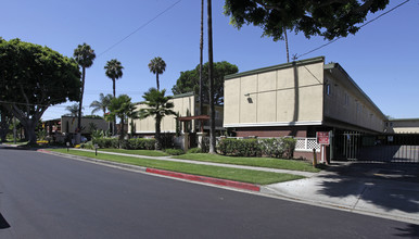 Portofino Cove Apartments in Anaheim, CA - Building Photo - Building Photo