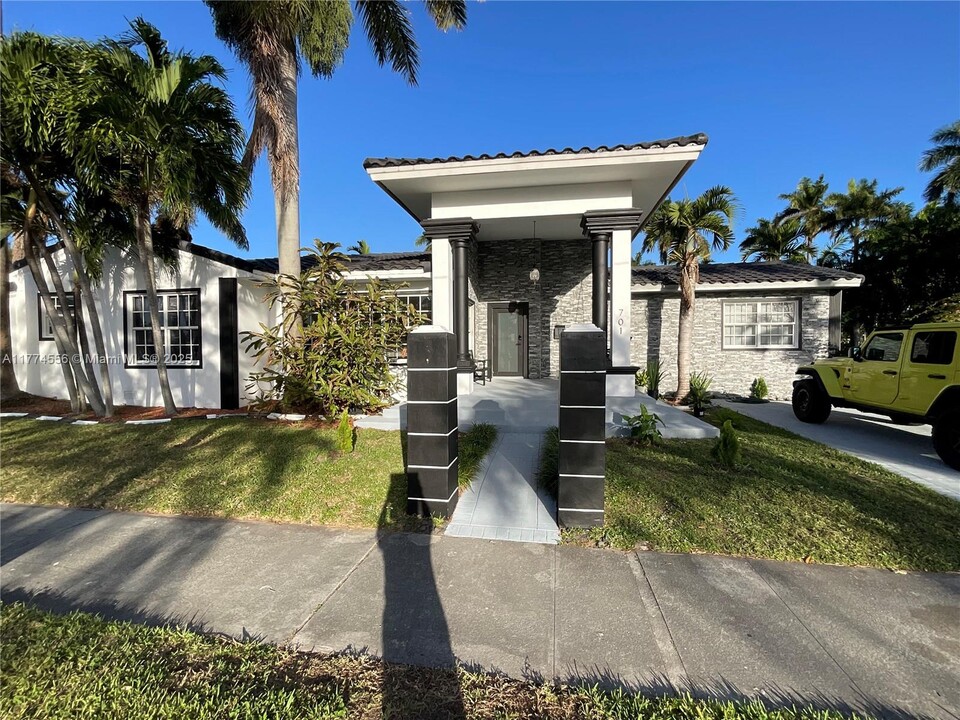 701 N 14th Ave in Hollywood, FL - Building Photo